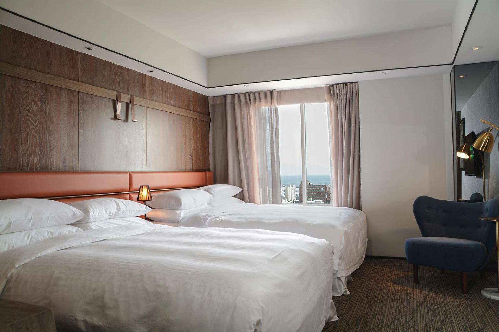 Sheraton Taitung Hotel Bagian luar foto A room at the hotel