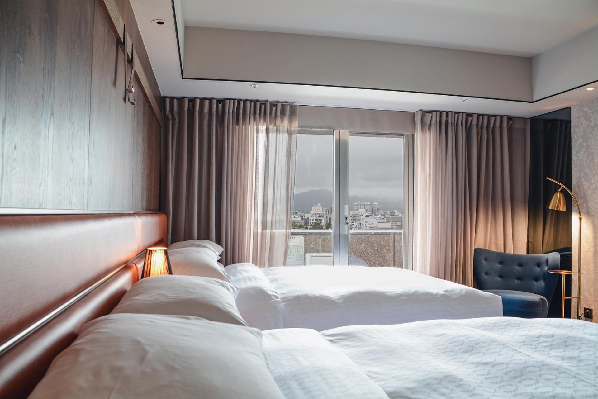 Sheraton Taitung Hotel Bagian luar foto A room at the hotel