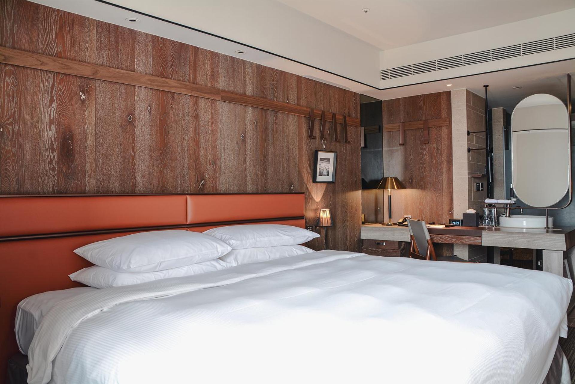 Sheraton Taitung Hotel Bagian luar foto A room at the hotel