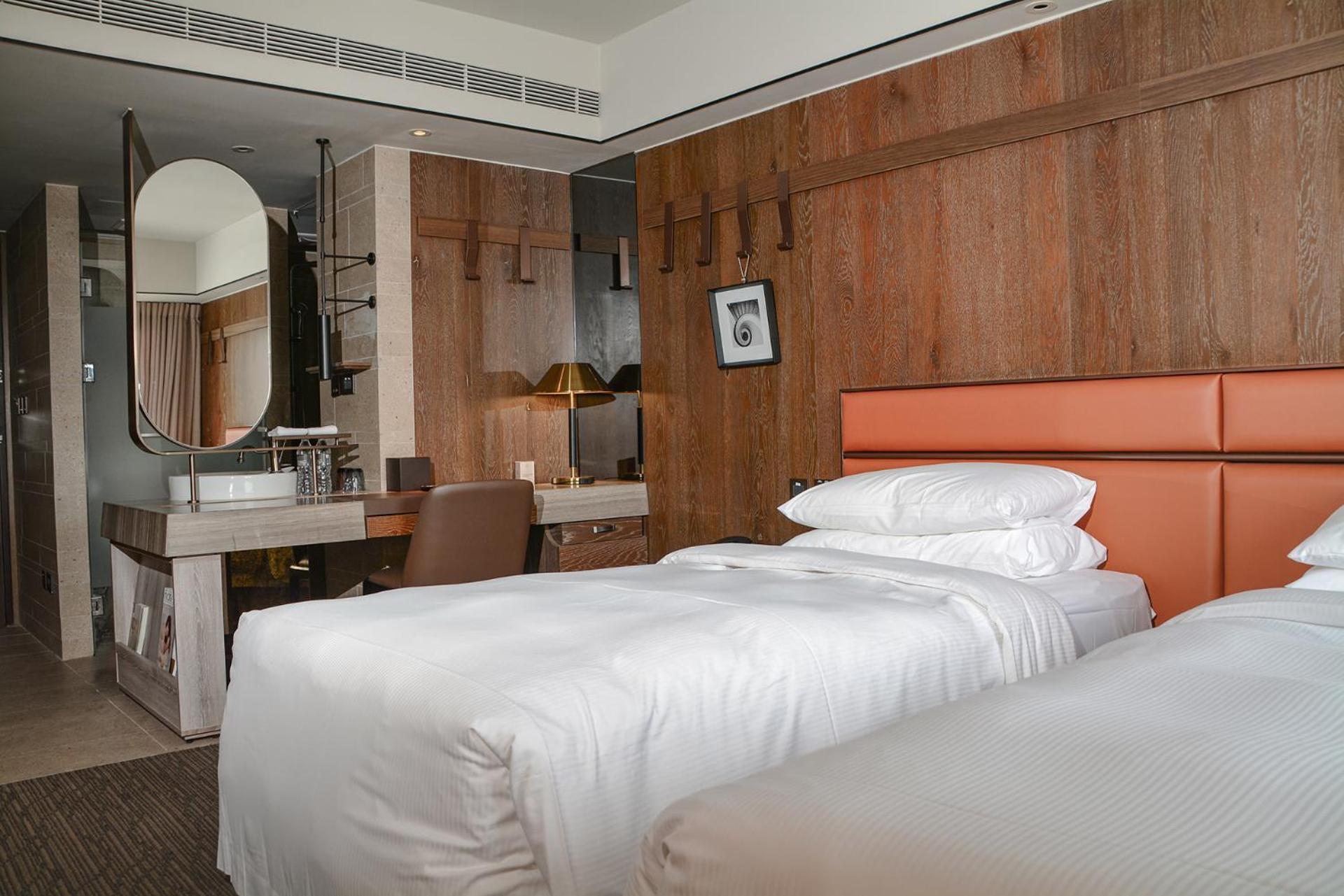 Sheraton Taitung Hotel Bagian luar foto A room at the hotel