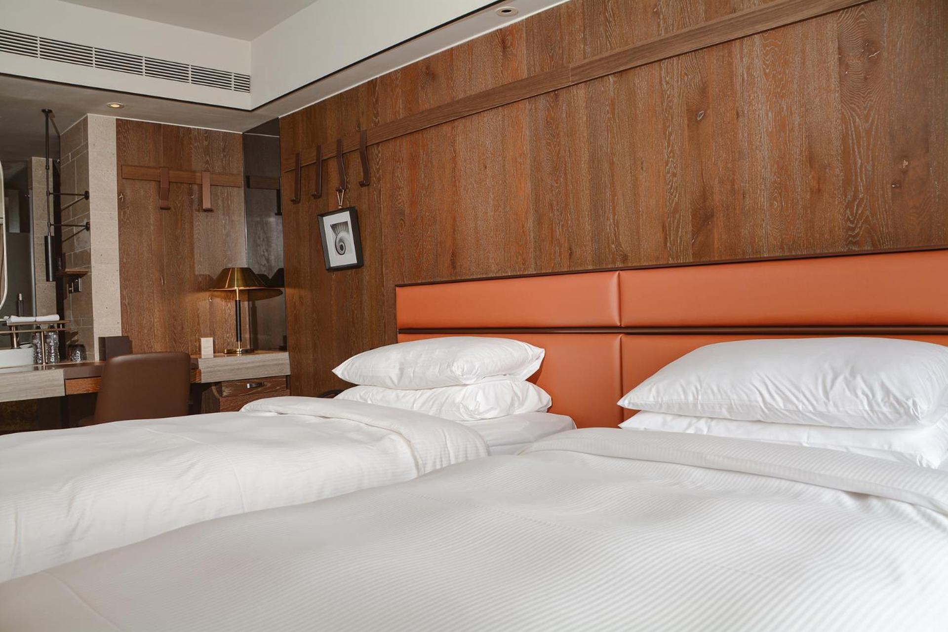 Sheraton Taitung Hotel Bagian luar foto A room at the hotel