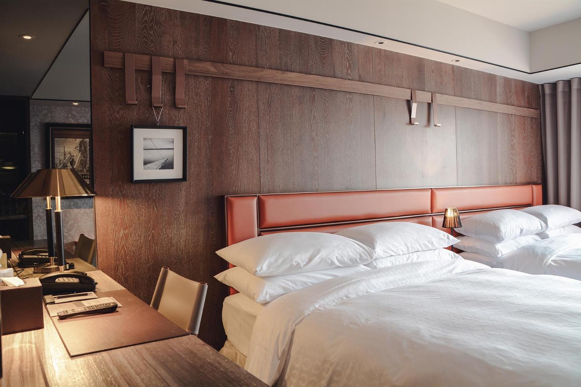 Sheraton Taitung Hotel Bagian luar foto A room at the hotel