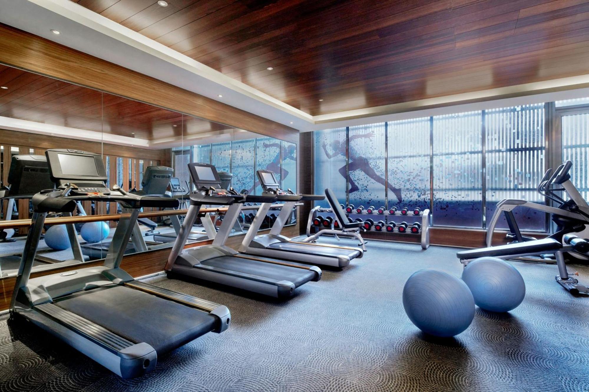 Sheraton Taitung Hotel Bagian luar foto The gym at the hotel