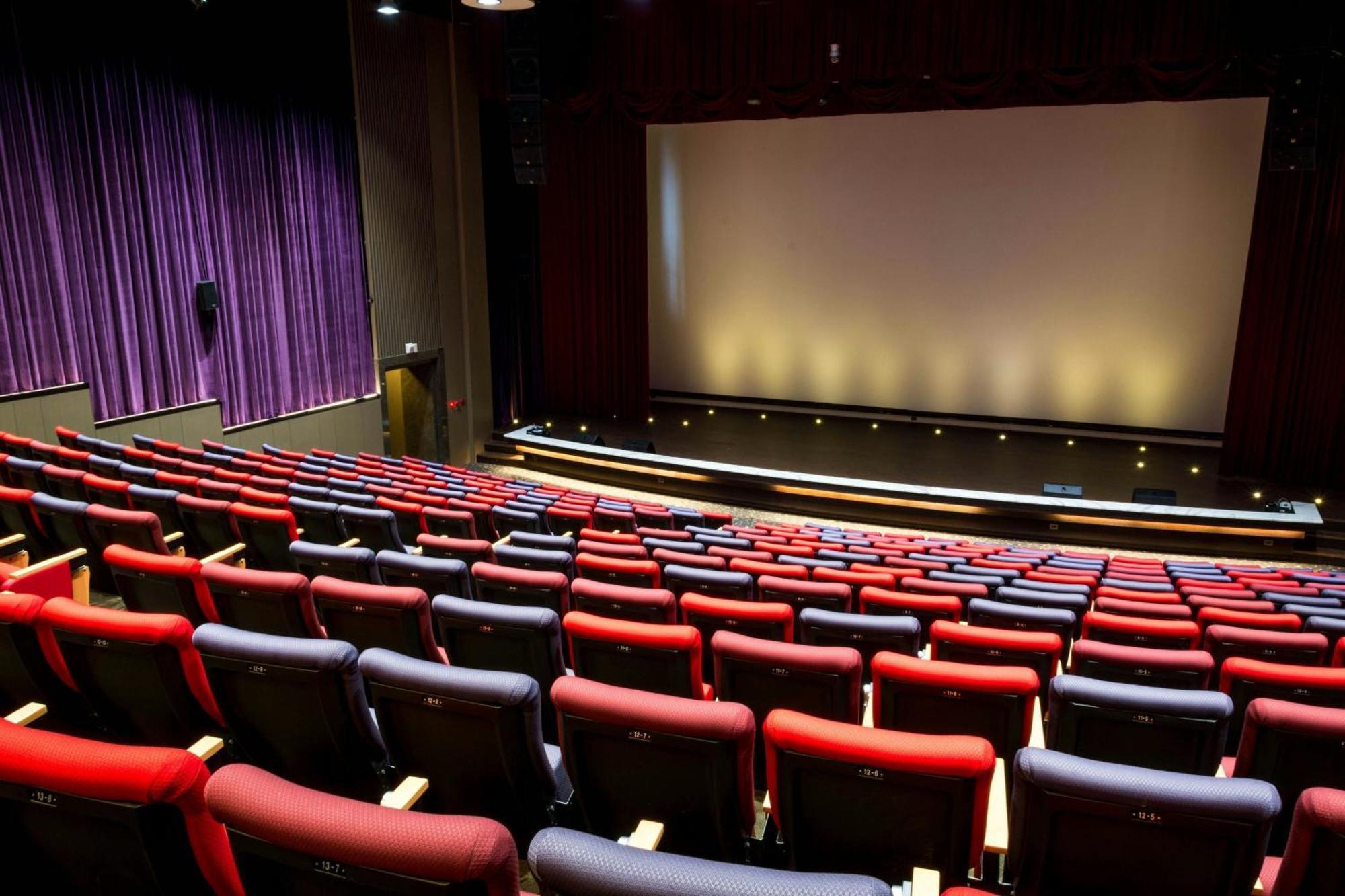 Sheraton Taitung Hotel Bagian luar foto The interior of the 2007-built theater