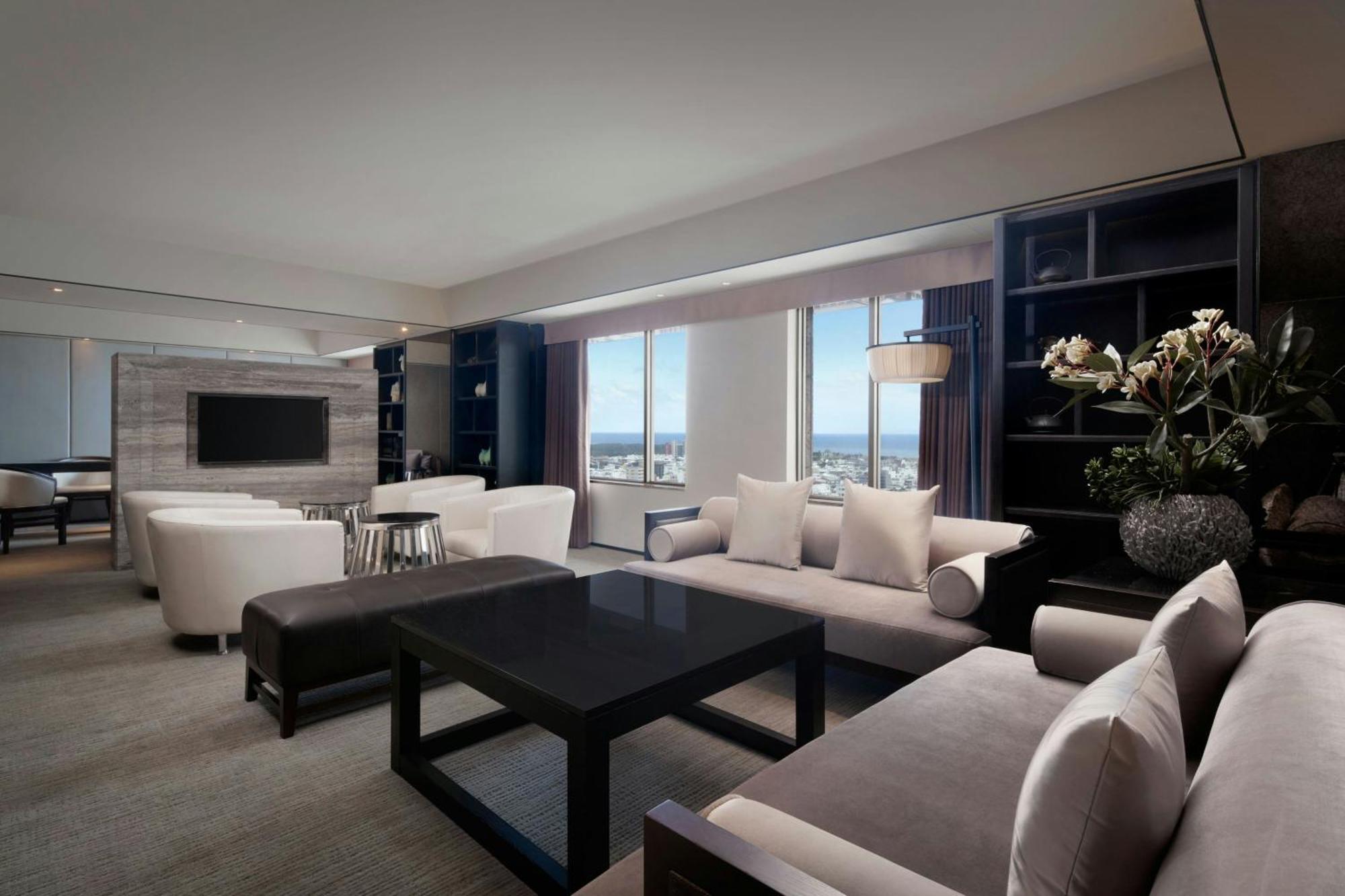 Sheraton Taitung Hotel Bagian luar foto A living room in a suite at the Ritz-Carlton, Dubai