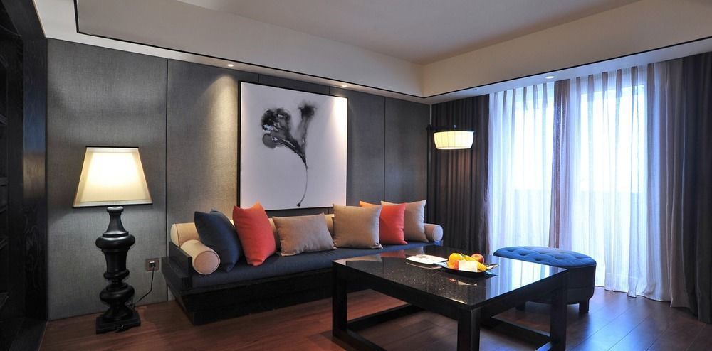 Sheraton Taitung Hotel Bagian luar foto A living room in a suite at The Park, New Delhi