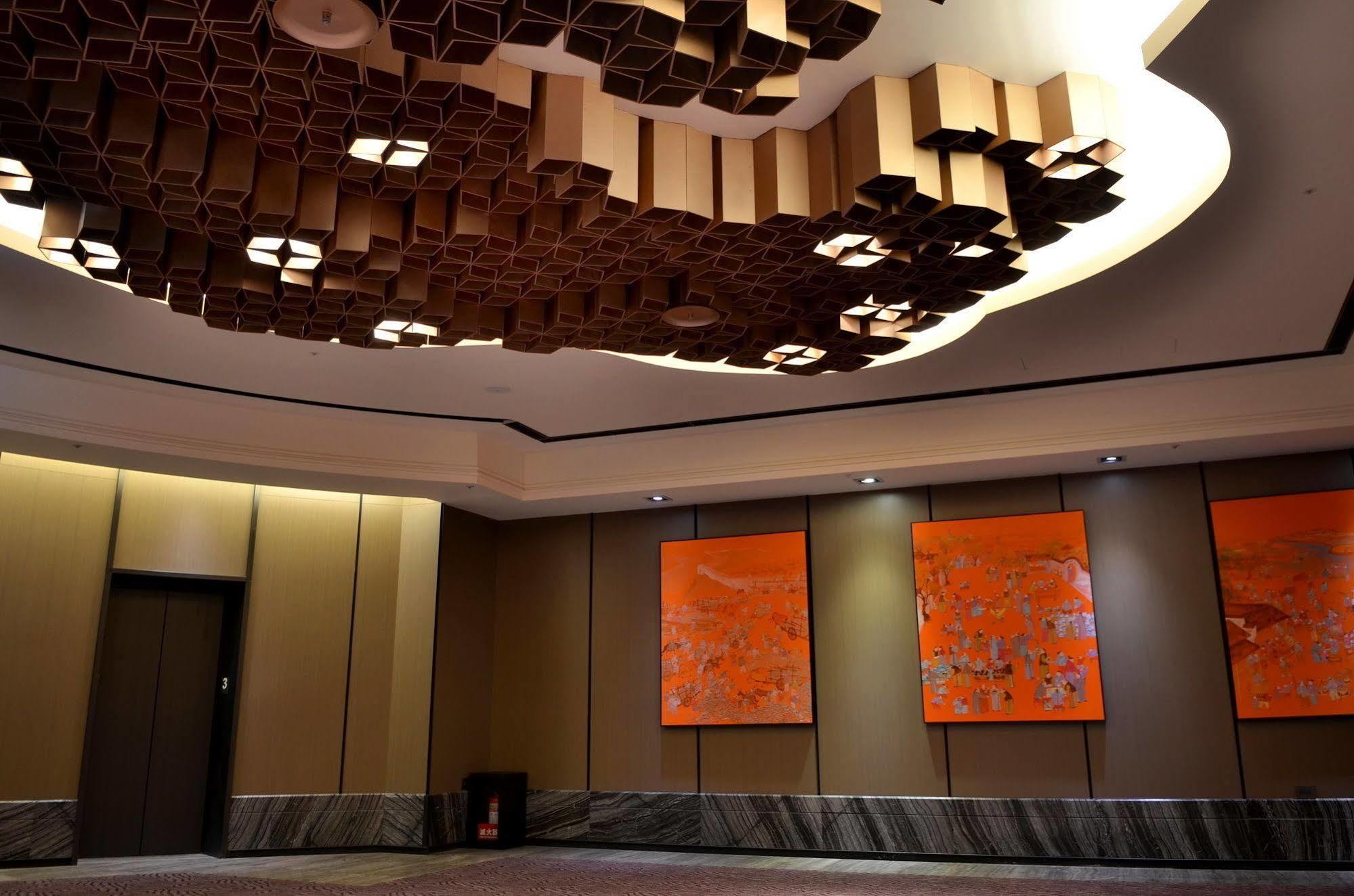 Sheraton Taitung Hotel Bagian luar foto The lobby of the hotel